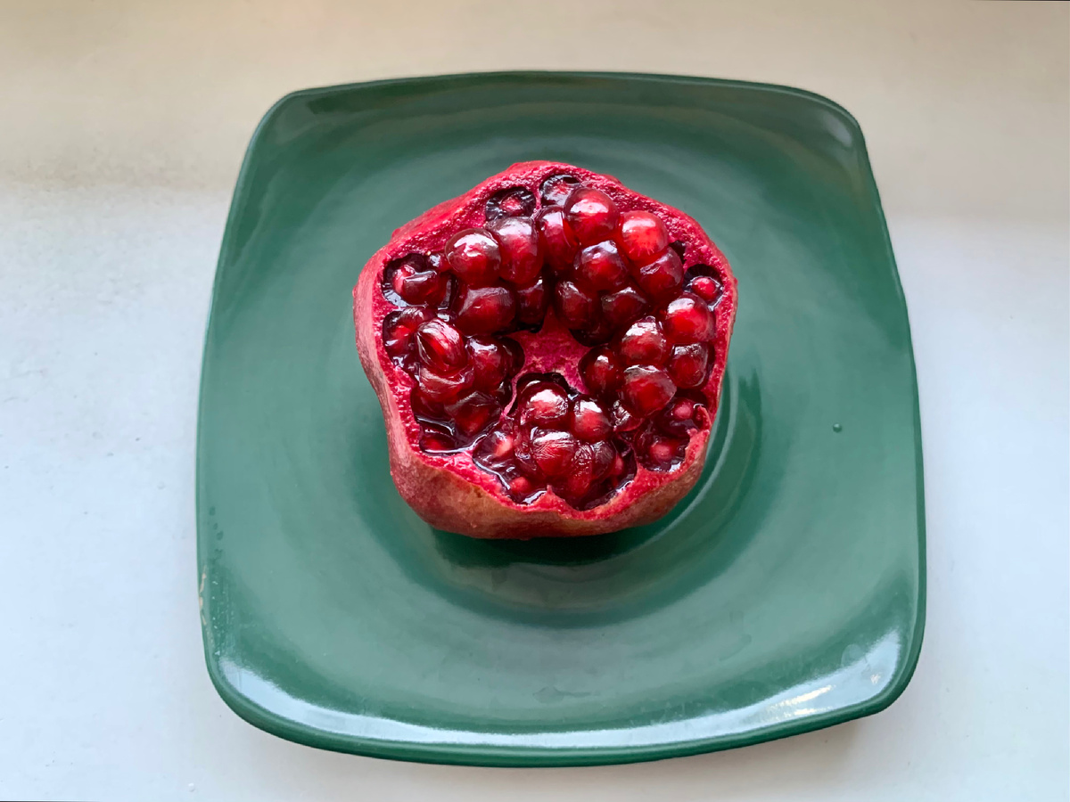 Просто чищеный гранат 😉. Как олицетворение «вишенки на торте»☺️🤭