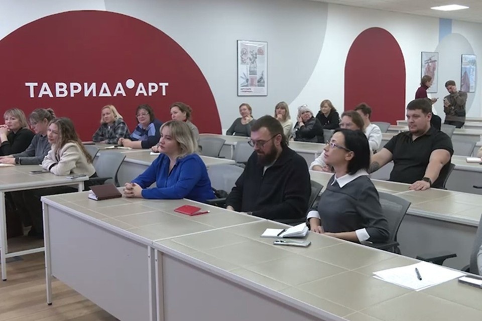    Республиканское родительское собрание прошло в ДНР. Фото: ТГ/Никитина