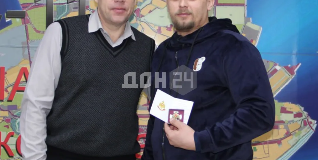 «До трагедии оставались секунды»: жителя Ростова наградили за спасение мальчика, которого ударило током