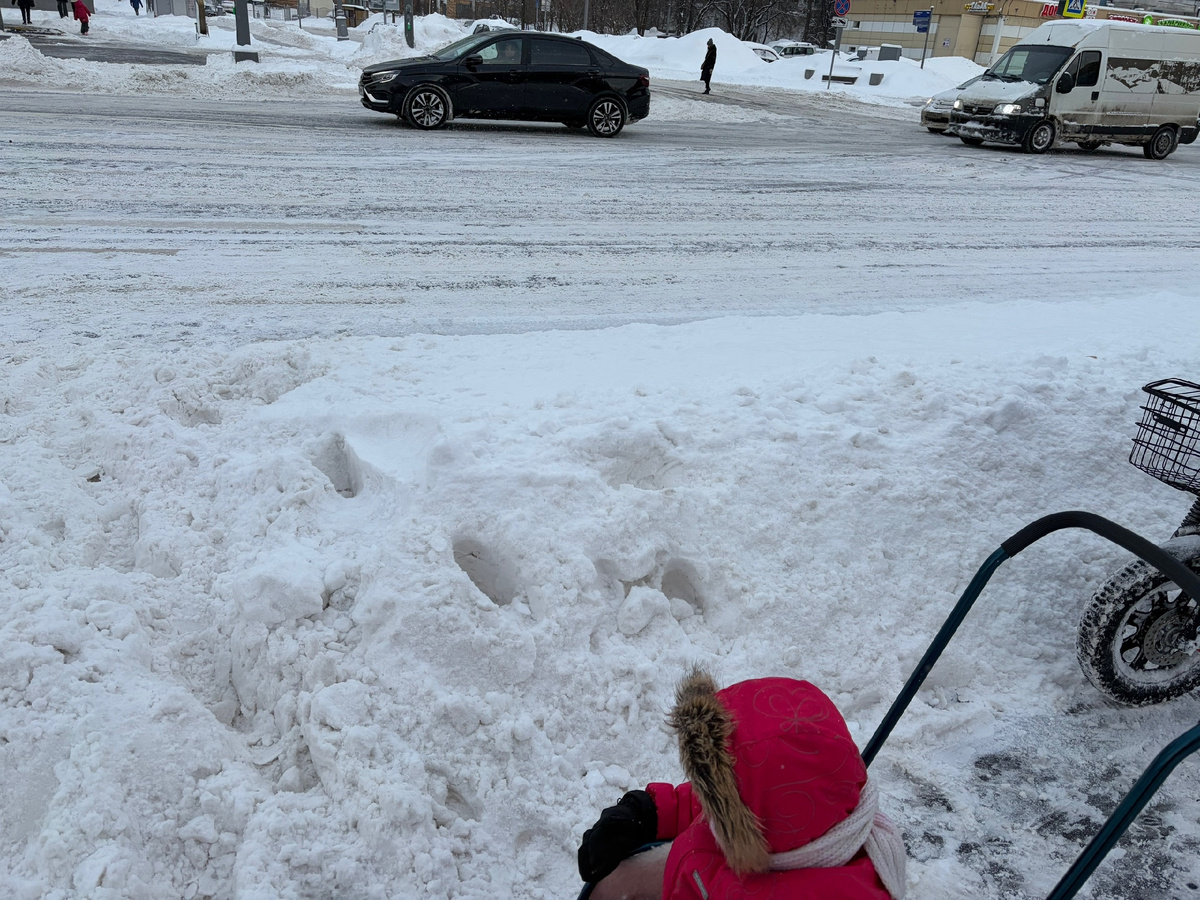 Как здесь вообще переходить дорогу?👀