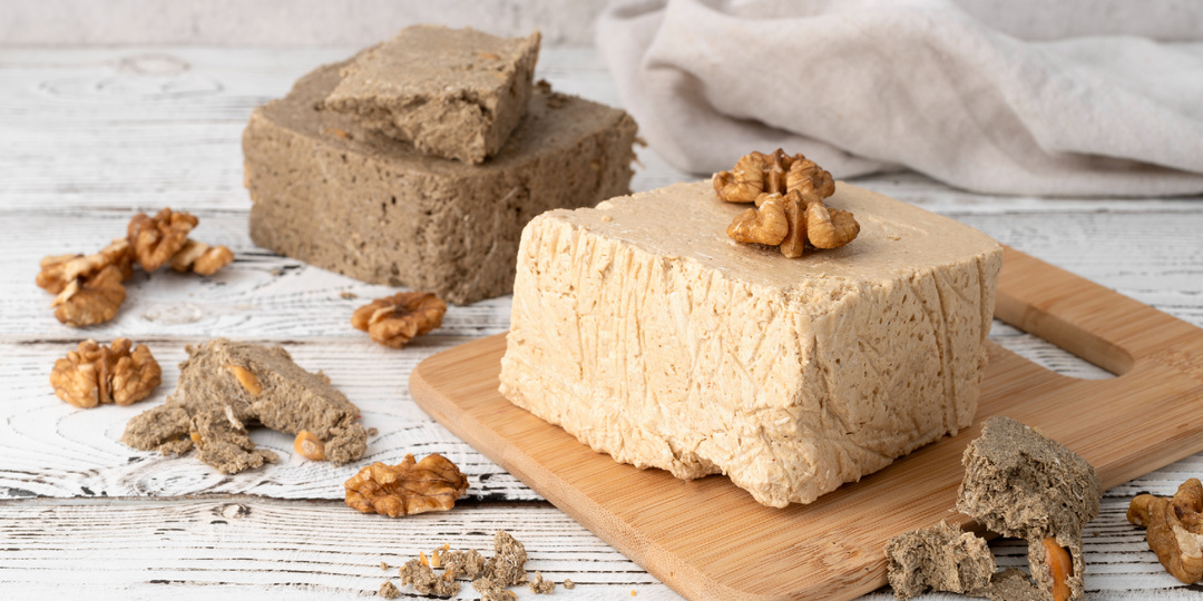 «Серая» еда февраля: халва и семечки