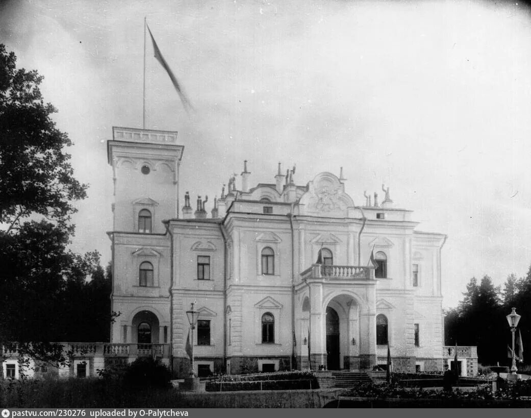 Усадьба в Лахте сохранилась до наших дней. Сейчас она принадлежит ФГУП «Российская телевизионная и радиовещательная сеть». Ретрофото: pastvu.com