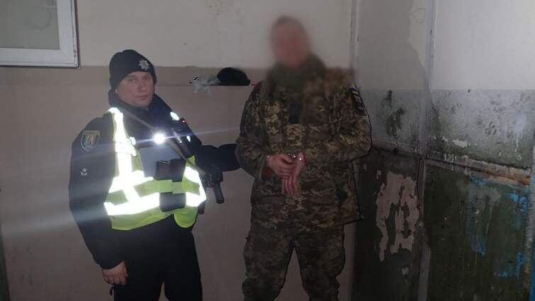    В Киеве дезертир из ВСУ тяжело ранил ножом двух прохожих