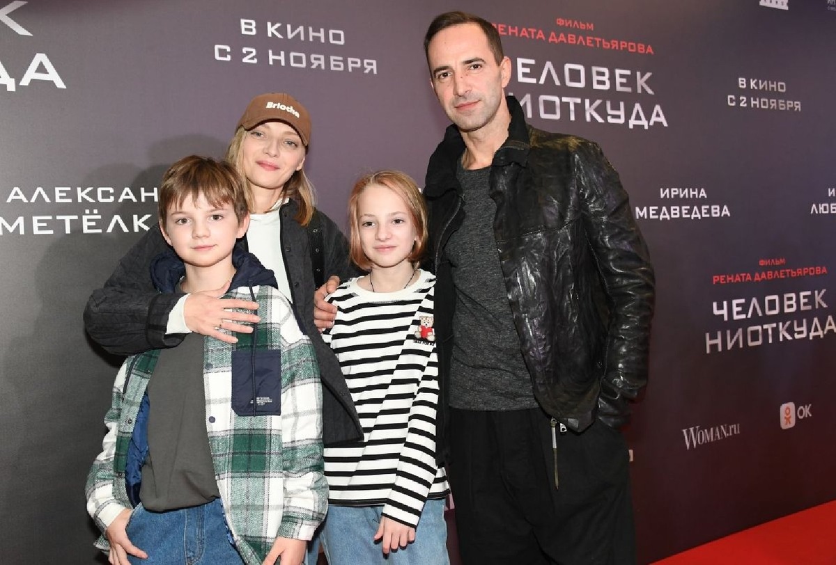    Илья Любимов с семьей (Фото: РИА Новости/Екатерина Чеснокова)