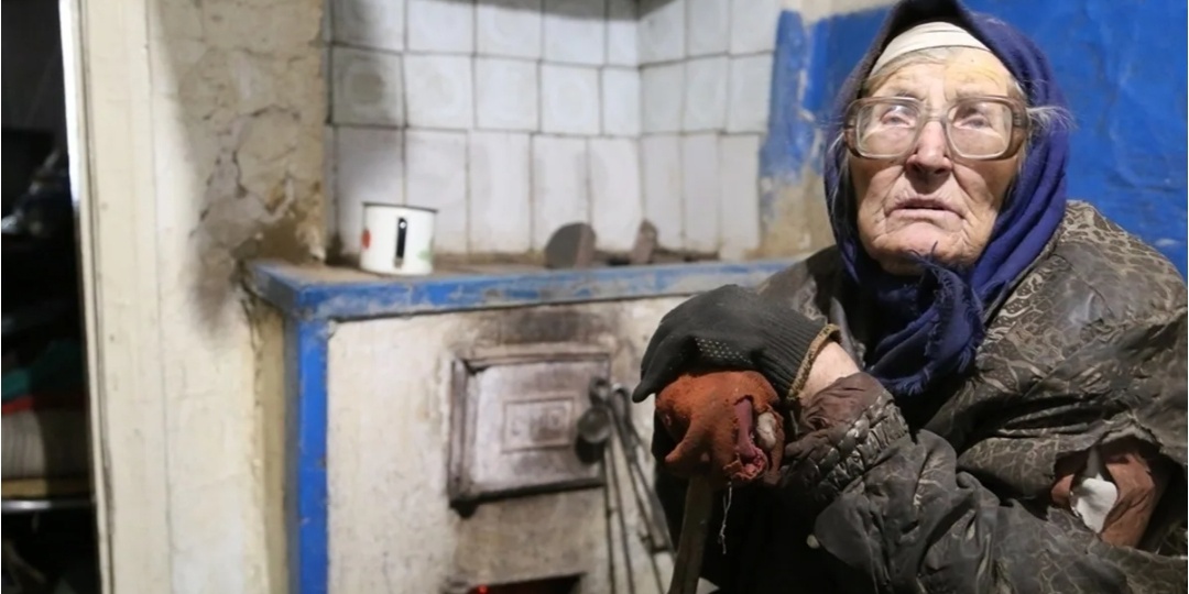 Холодным ноябрьским вечером Антон встретил на улице свою бездомную учительницу. А что произошло дальше поразило всех до глубины души