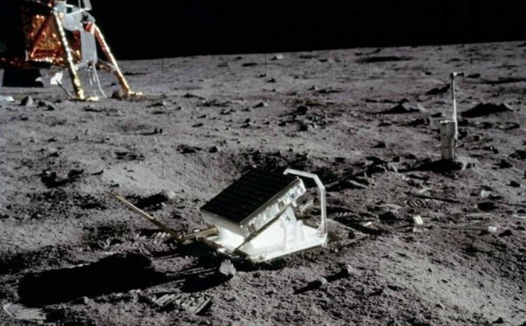 Ещё там зеркала есть