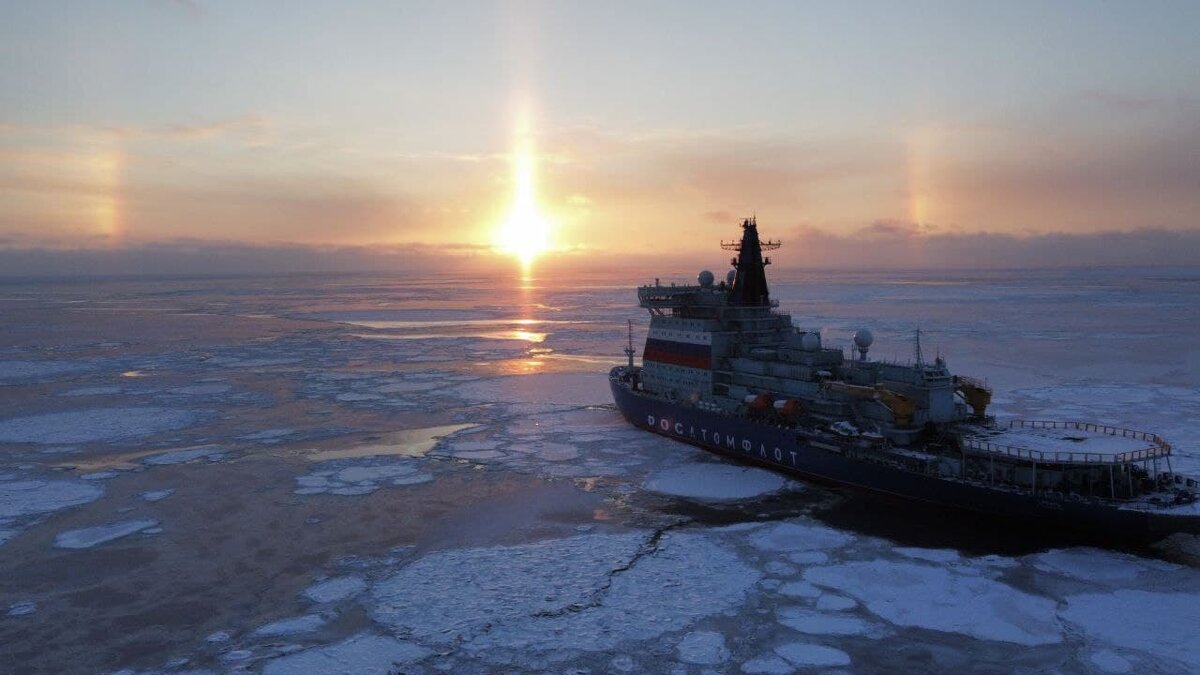   Атомный ледокол «Сибирь» проекта 22220