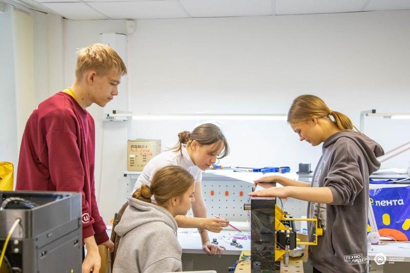    Занятия в «Инженерной школе»