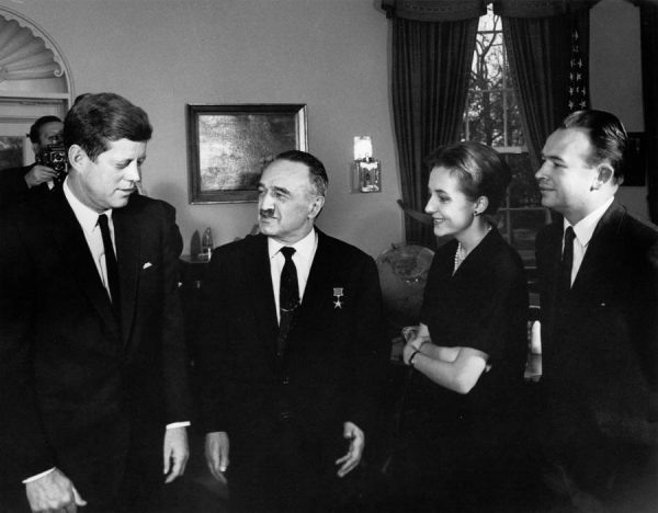 1962. Вашингтон. Белый дом. Президент Кеннеди принял А.И.Микояна. Из открытых источников