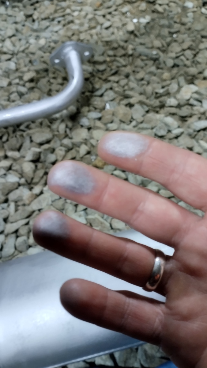 Вся краска на руках, вот тебе и качество.