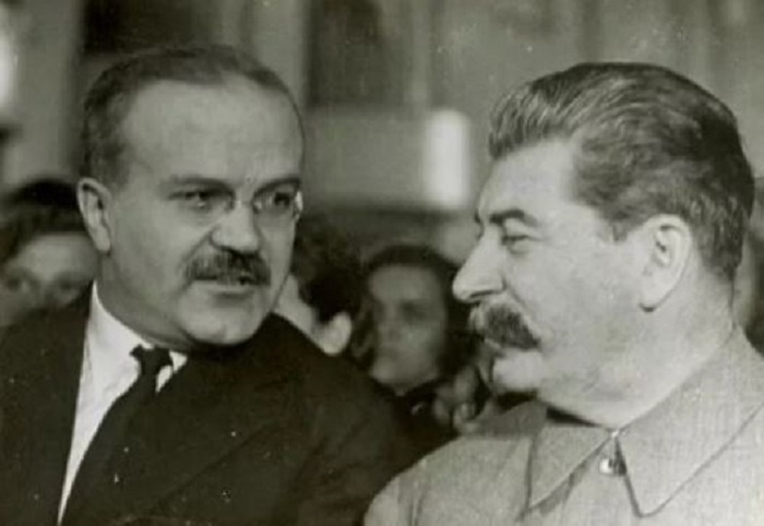 Вячеслав Молотов был ближайшим соратником вождя на протяжении 30 лет. В октябре 1952 года Сталин назвал его "капитулянтом". 