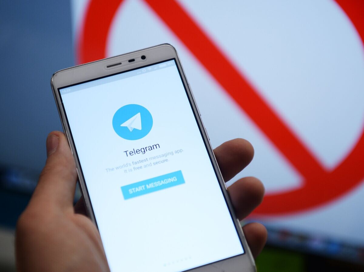    Мессенджер Telegram на экране телефона© РИА Новости . Кирилл Каллиников