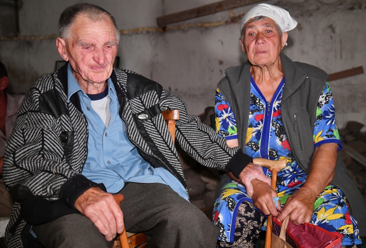    Жители в подвале одного из домов. Украина. Пенсионерыю РИА