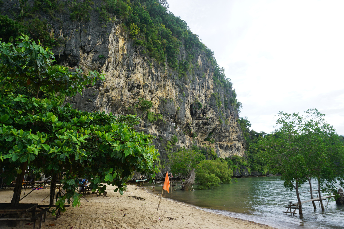 пляж Поканил
