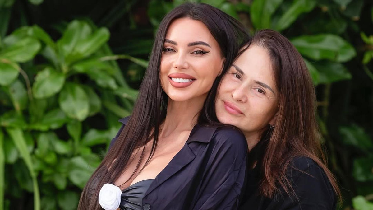    Оксана Самойлова с мамой. Фото: Инстаграм (запрещён в РФ) @samoylovaoxana