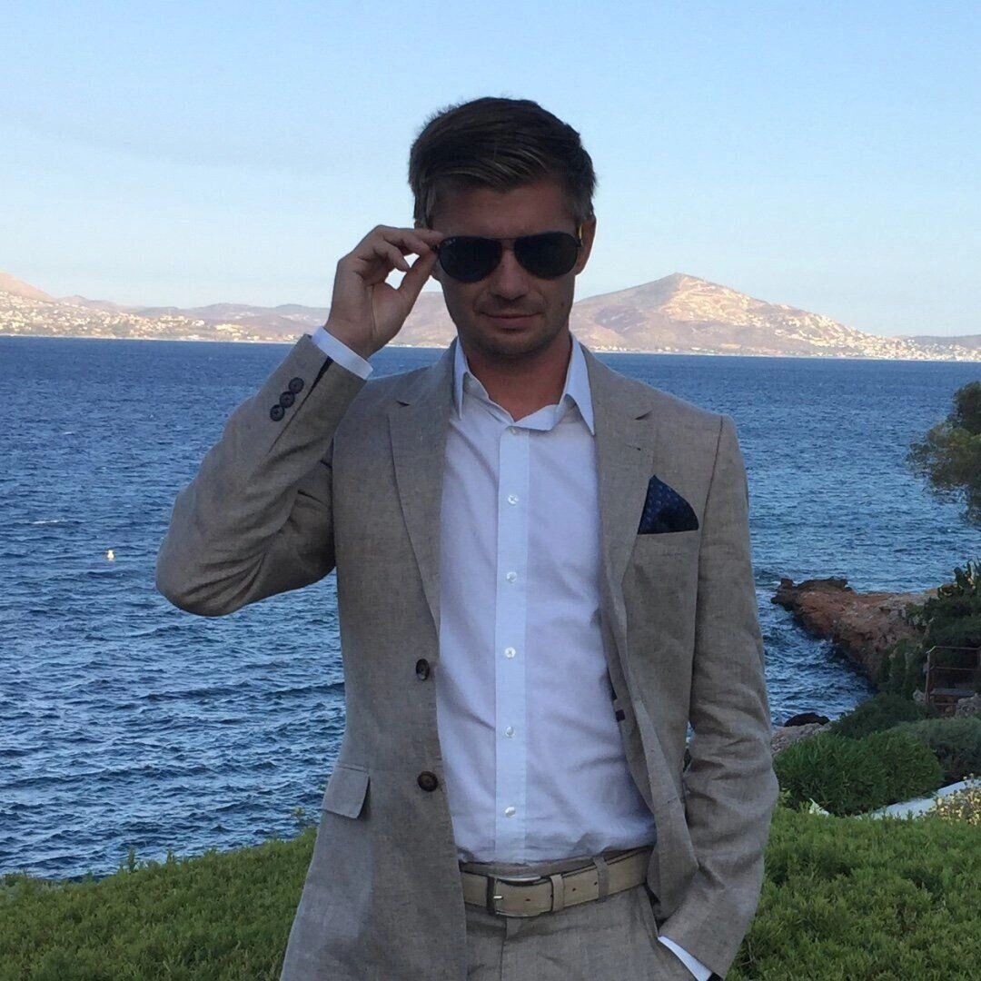    Антон изучал менеджмент в Великобритании и прошел курс управления отелями в Австралии.   Instagram* / Антон Федун