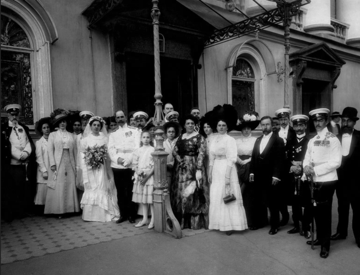 Георгий Седов с Верой Седовой после венчания
Дата съемки: июль 1910
За спиной невесты – Федор Дриженко. Самый крайний слева – Александр Варнек. 
Источник - Русское географическое общество
Место съемки - г. Санкт-Петербург
