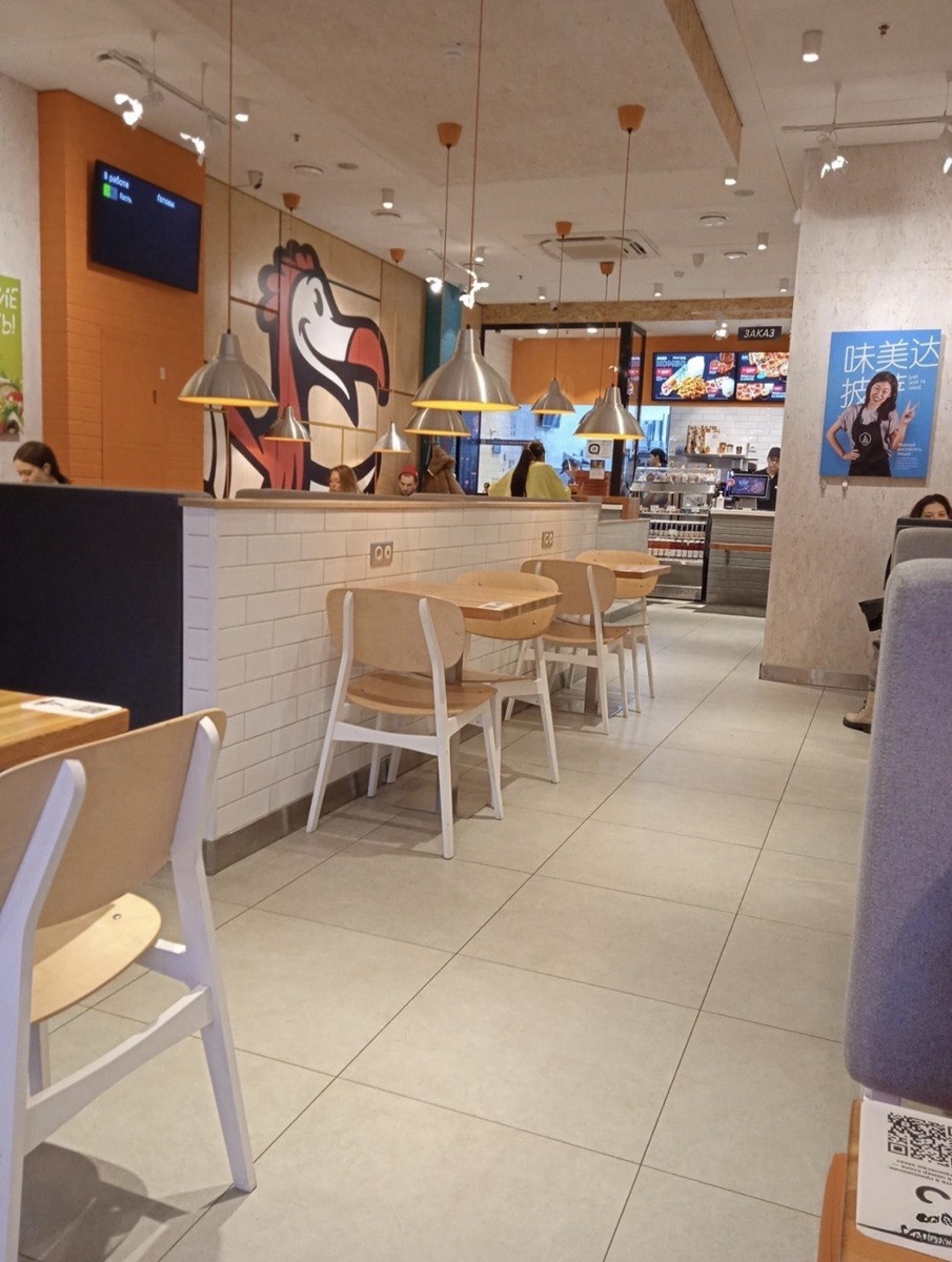 Заведение представляет собой уютное, хоть и небольшое пространство.