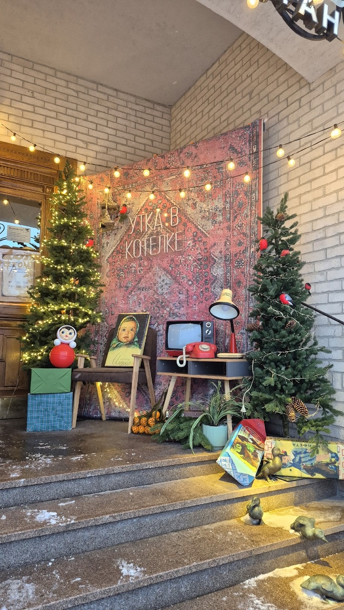 по дороге к музею, фотозона у ресторана