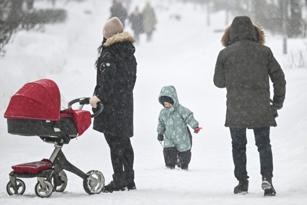 Вручать ключ: Что поможет повысить рождаемость в России