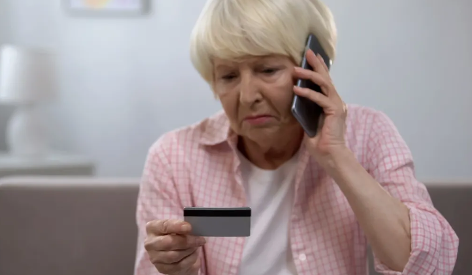 Иногда даже обыкновенная дебетовая карта может сделать вас должником