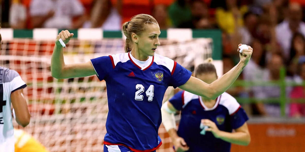    Ради сборной капитан в Рио играла даже на краю. И забрасывала оттуда важные мячи в полуфинале с Норвегией