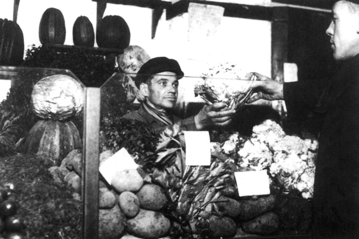    Овощное изобилие. 1934 г. / из архива журнала "Родина"/РГАКФД