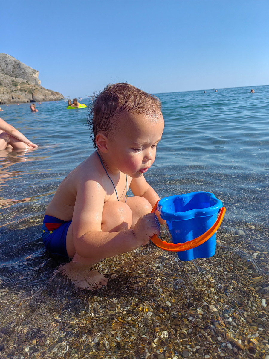 Сын за четыре года своей жизни был на море три раза, а вот его папа - ни разу. Судак 2024 год