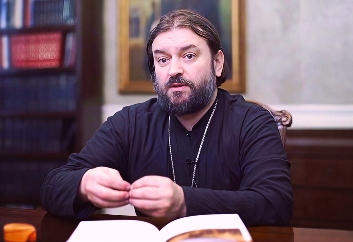 Андрей Ткачёв — протоиерей, настоятель Храма Троицы Живоначальной в Хохлах, писатель, телеведущий, блогер, миссионер.