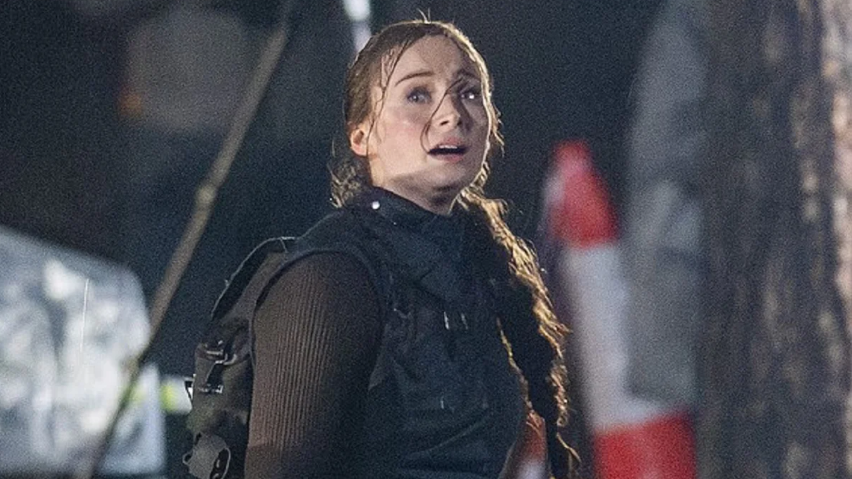 Обессиленная Лара Крофт: новые кадры со съемок сериала Tomb Raider