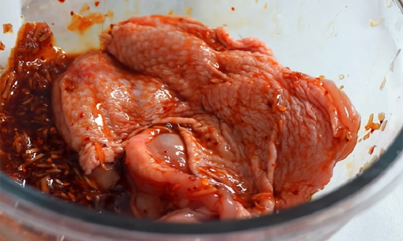 Сочные куриные бедрышки с пряной маринадной корочкой