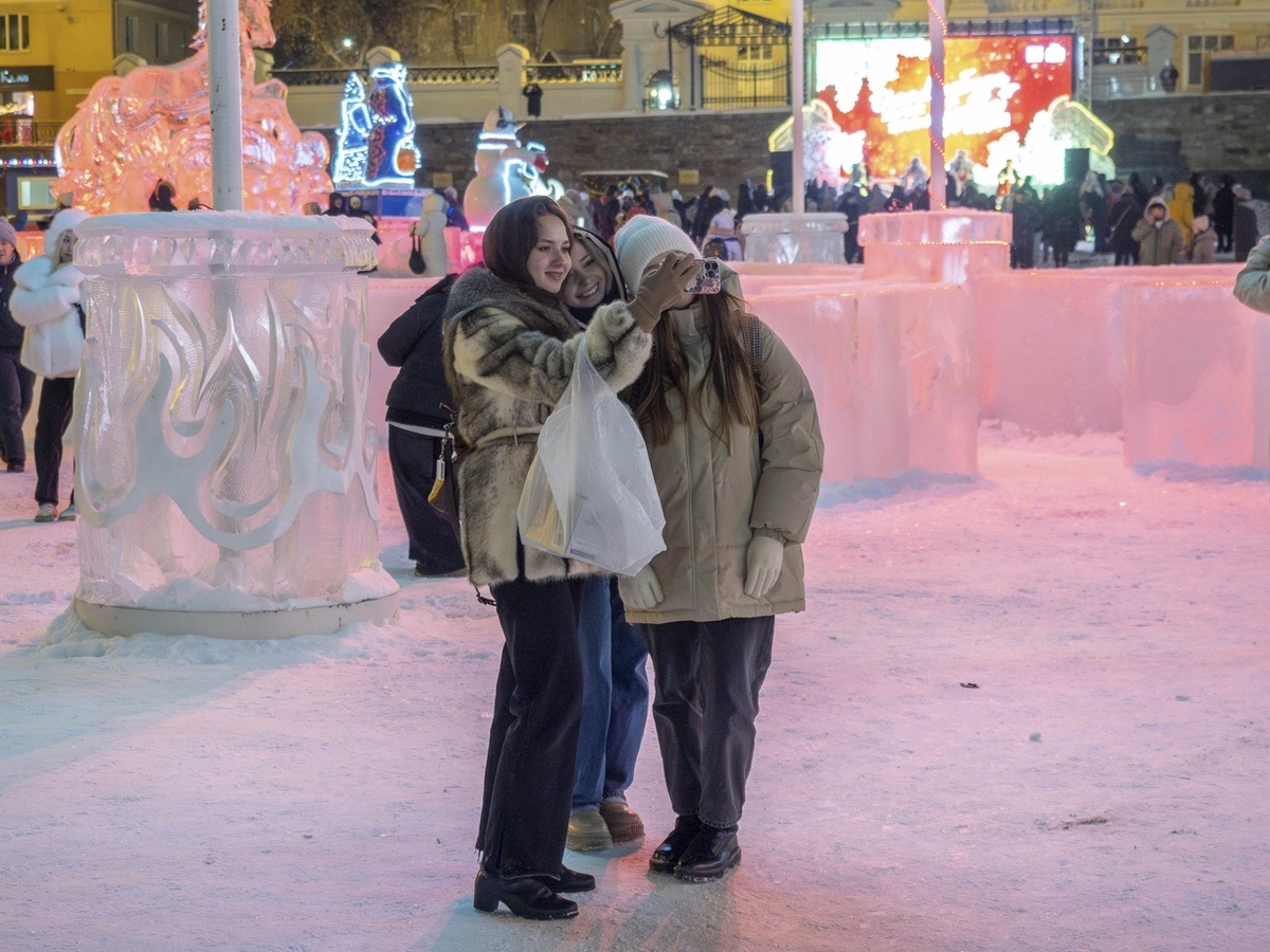 Молодежь постоянно ищет новые языковые формы для самовыражения.  Фото: ФедералПресс / Антон Федулов