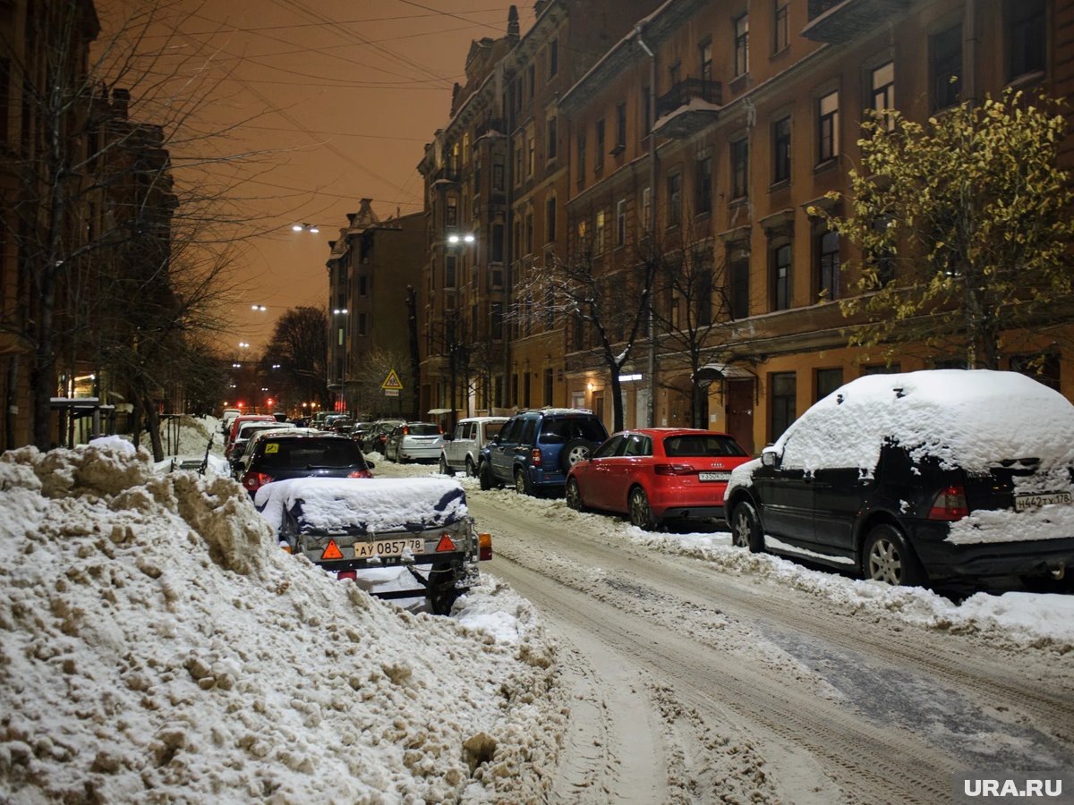     Циклон, бушевавший в Москве, направился в северные регионы России