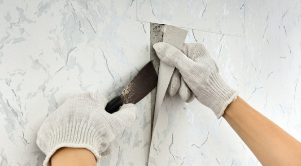 Как и чем подклеить обои, которые отклеились: выбираем средства и методы поклейки