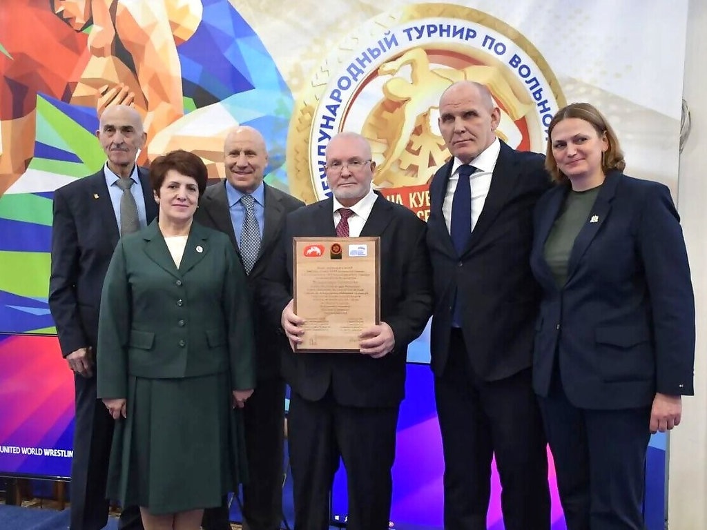    В Пойковском открылся престижный международный турнир по борьбе на Кубок Владимира Семенова