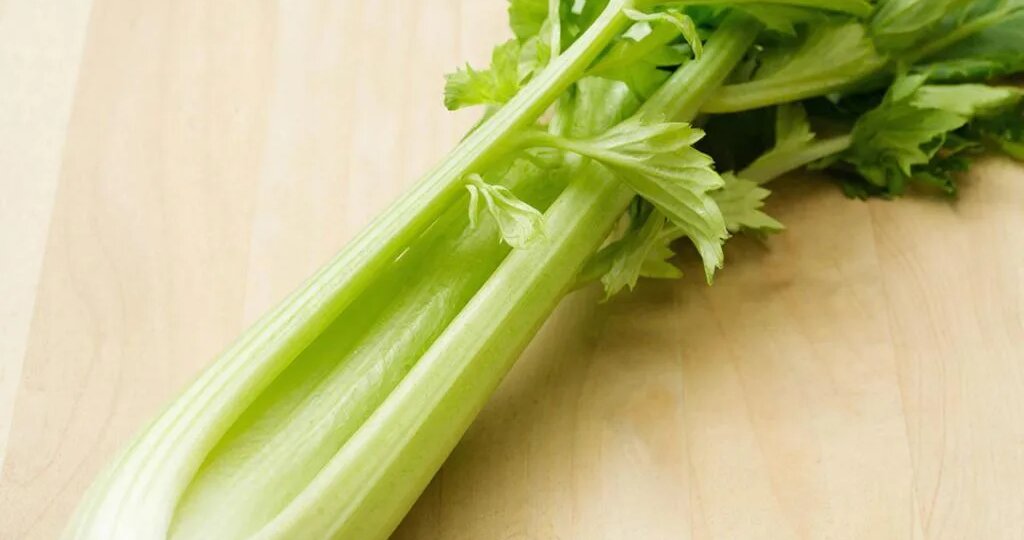 Сельдерей при подагре: польза, риски и правила употребления