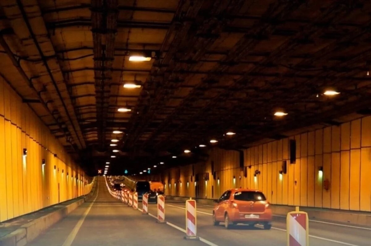    Петербуржцам напомнили о штрафах за проход по тоннелю дамбы