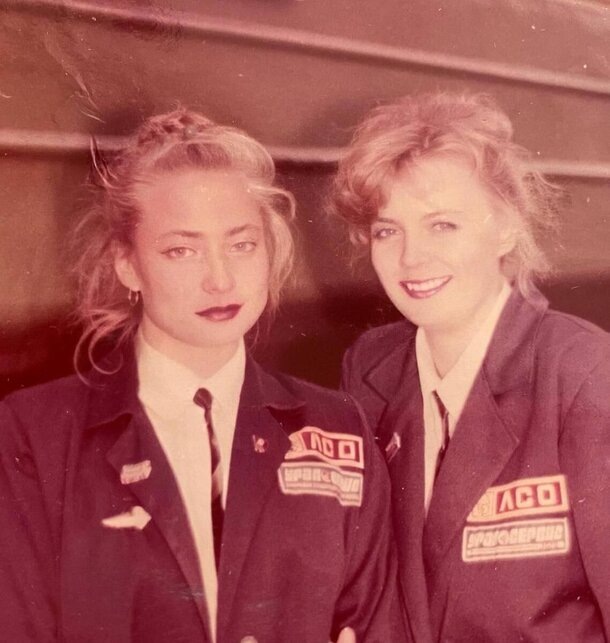 Светлана Пермякова в юности ( на фото слева).