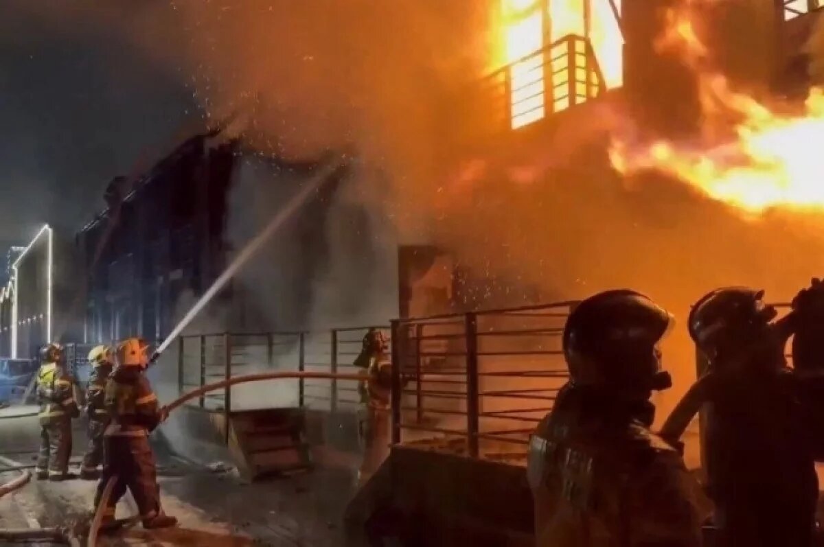    В Иркутске горит парк-отель «Байкал-Аляска» на улице Старокузьмихинской