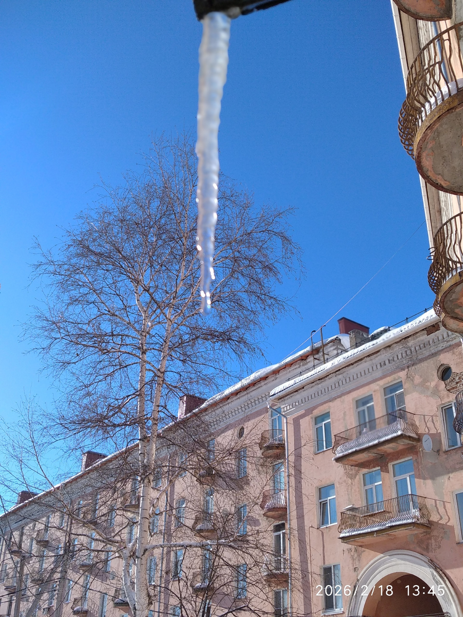 на небе ни облачка, с крыш капель, красота