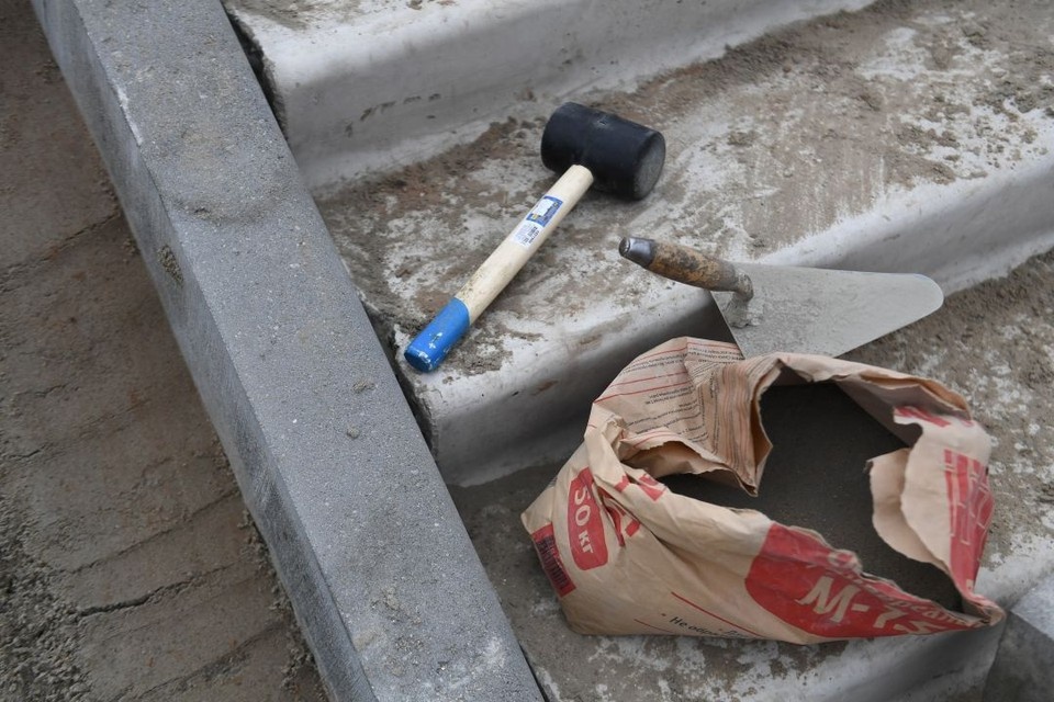    Мозаичные панно с портретами Ломоносова, Менделеева и Ковалевской появились в библиотеке в конце 80-х Иван МАКЕЕВ