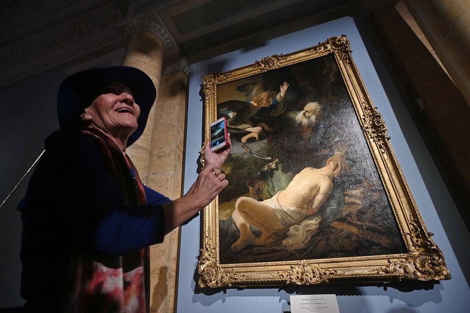    Оценить очереди в Эрмитаж можно при помощи онлайн-камер на Дворцовой площади. Алексей БУЛАТОВ