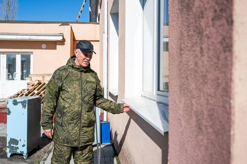    Губернатор Херсонской области Владимир Сальдо совместно с главой Каховского округа Павлом Филипчуком проинспектировал ремонт средней школы в селе Тавричанка. Фото: губернатор Херсонской области Владимир Сальдо