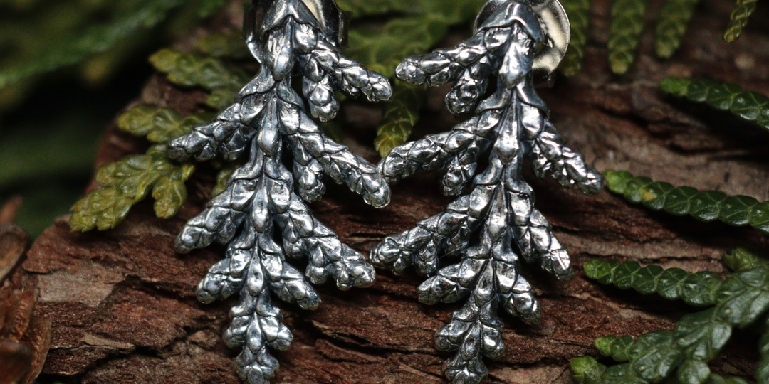 Серебряные серьги-пусеты и кулон "Хвоя"