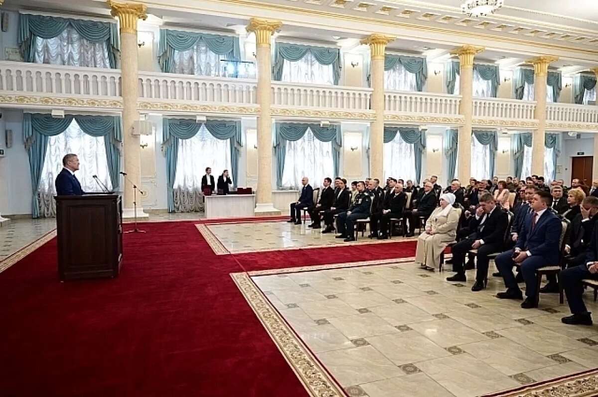    Радий Хабиров вручил госнаграды более 60 жителям Башкирии