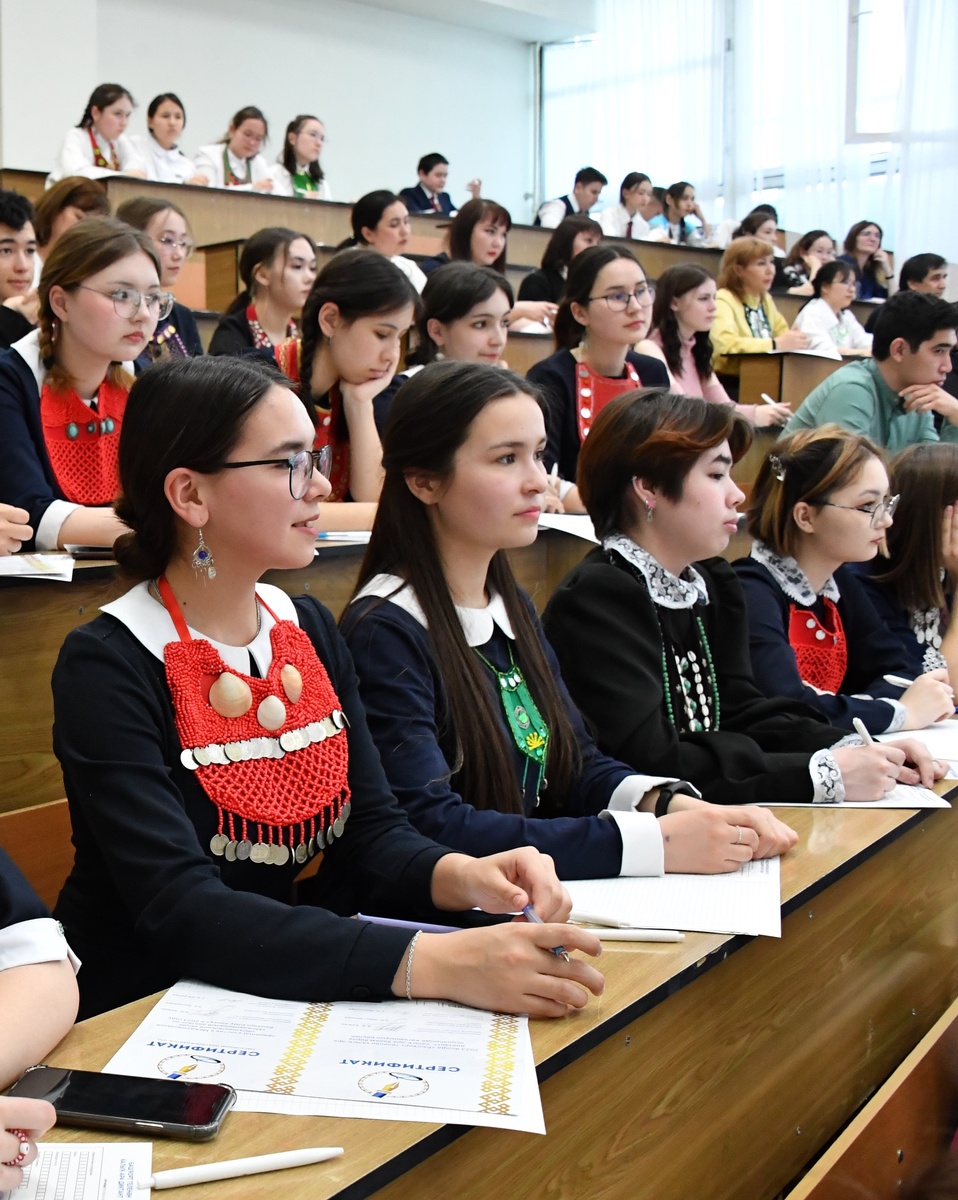     Донъя телдәре араһында лайыҡлы урыныбыҙ бар