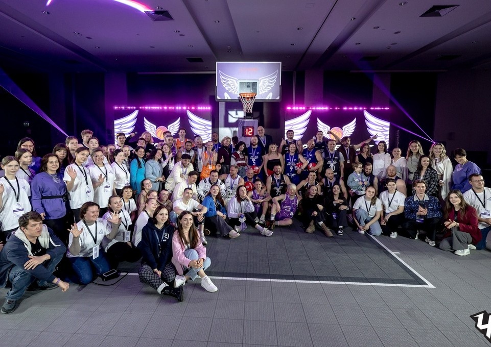    Главной победой турнира стали далеко не медали и кубки, а реальная помощь двум подросткам, двум подопечным благотворительного движения «Искорка Фонд». Фото: БК «ЧБК»