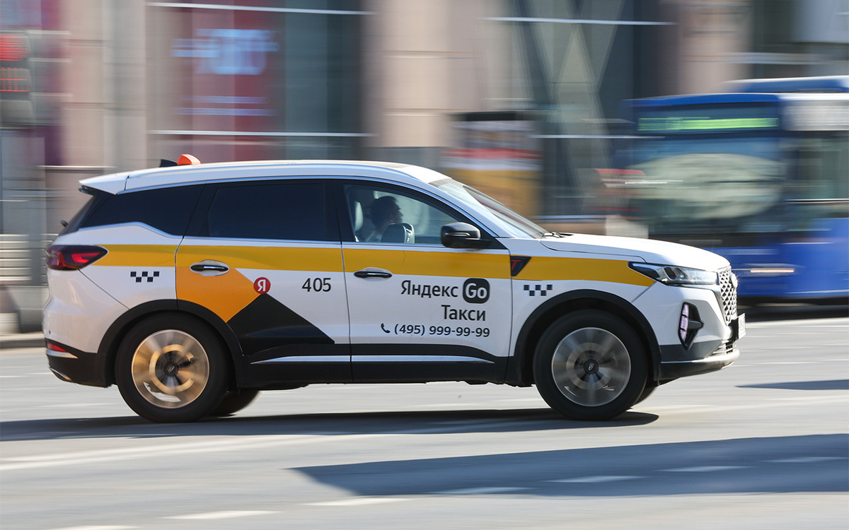 Belkin Alexey / NEWS.ru / Global Look Press📷Легковые такси должны иметь на кузове «шашечки» контрастного цвета и опознавательный фонарь оранжевого цвета на крыше