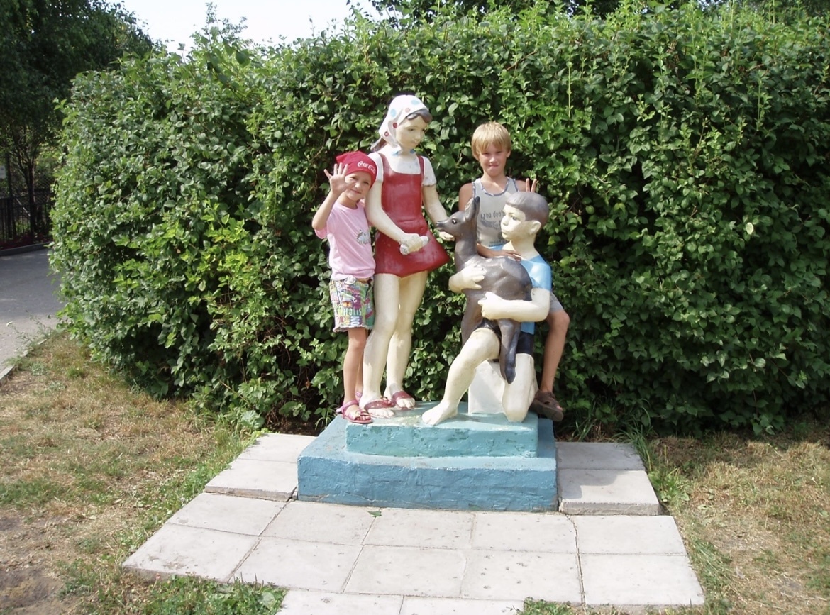 В статье использовала фото и открытки из личных архивов 