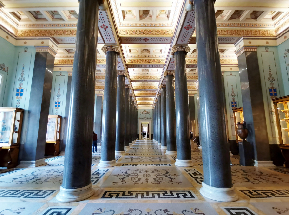 Зал №130. Двадцатиколонный зал. Фото автора.